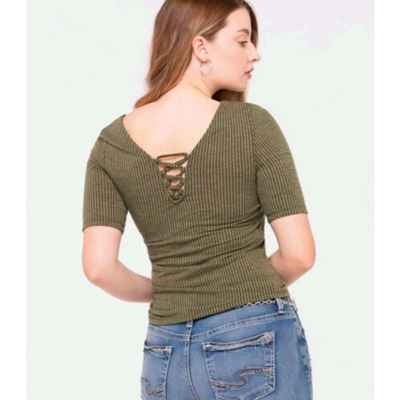 🆕 V-neck Lace Back Top - Picture 3 of 13